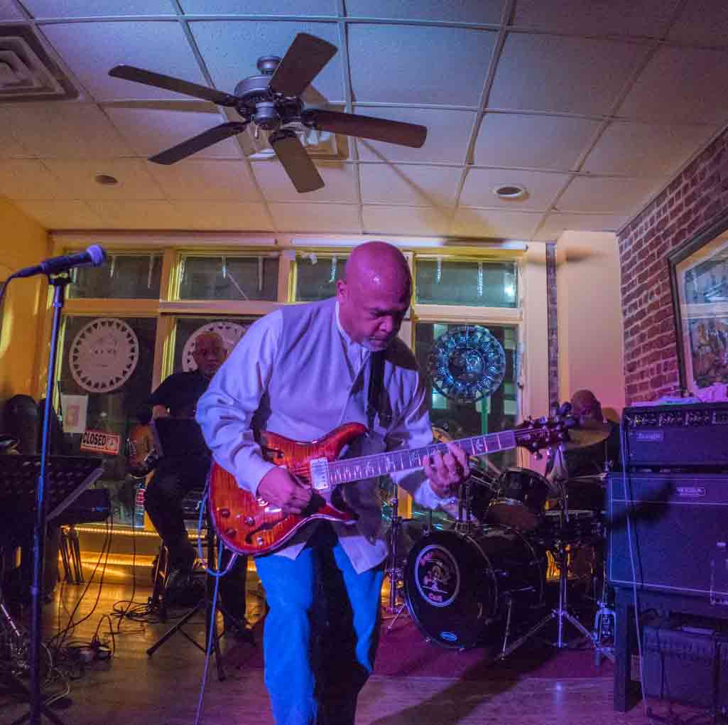 Wali Ali performs at BeanRunner Cafe.