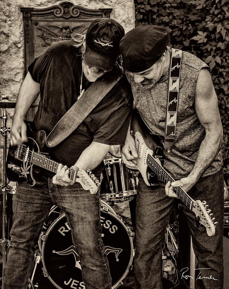 Filo-Fox is an acoustic duo with an electric attitude, featuring Lou Filomio & Aaron Fox